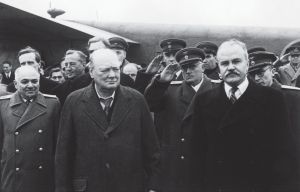 1944年，丘吉尔与莫洛托夫在莫斯科