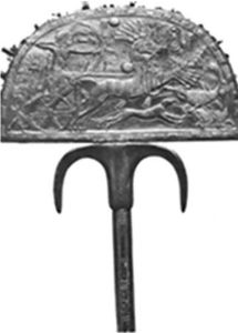 图2-3 埃及十八王朝法老图坦卡蒙墓出土金杖饰上的狩猎鸵鸟
