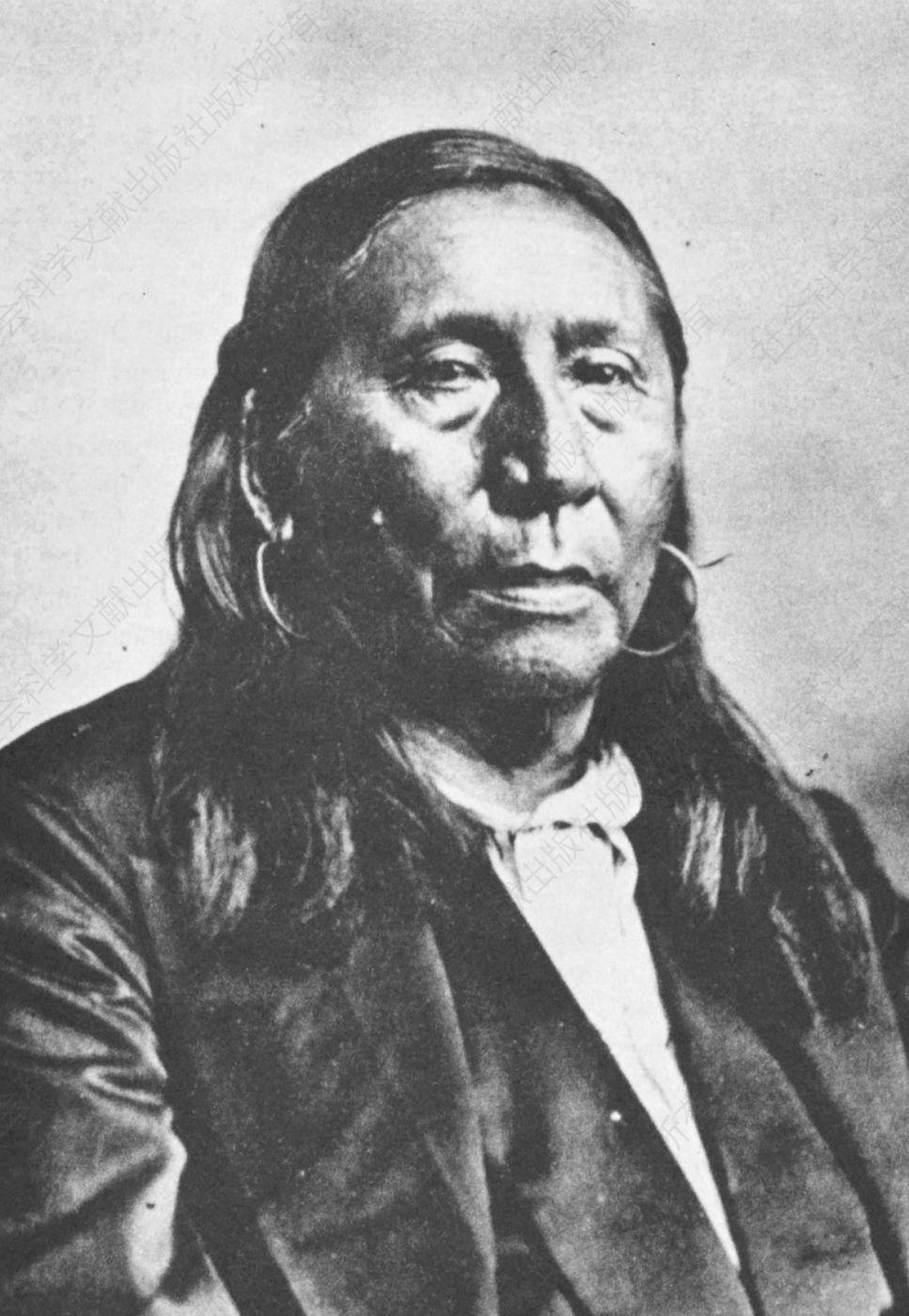 7.“小渡鸦”，阿拉帕霍人的酋长。摄影师不详，但应该拍摄于1877年之前。由史密森学会提供。