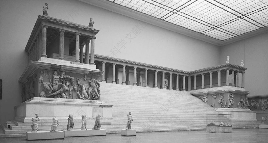 图9.3 帕加马大祭坛。建造这座神话一般的祭坛，是欧迈尼斯在其经济繁荣的王国推动的工程之一，而这种经济繁荣部分归功于王国与罗马长期的友好关系。