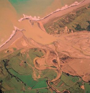 彩图3 新西兰怀阿普河的侵蚀沉积物（1999年）
