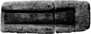图7 平沙棠出土铸铜石范——由粉红色砂岩制成，通长14.5厘米，最宽5.6厘米，厚2.3厘米