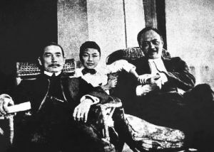 1909年，孙中山在伦敦与吴稚晖父子合影