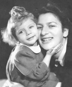1949年，哈娜与佩莉斯嘉