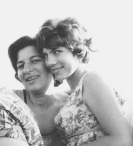 1965年，佩莉斯嘉与哈娜在斯洛伐克度假
