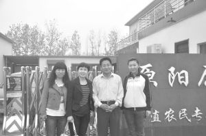 2013年5月，在河南原阳考察合作社