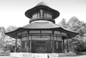 为纪念芭蕉诞辰300周年，1942年在上野公园修建的徘圣1殿
