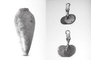 图4-4 康斯坦丁诺夫卡1号村落址出土的玛瑙坠饰和鎏金铜坠