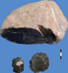 图4-2 观音洞遗址石器工业使用的原料和打制实验获得的levallois石核和石片