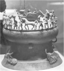 图3-11 云南省博物馆藏石寨山出土的“丰收上仓图贮贝器”