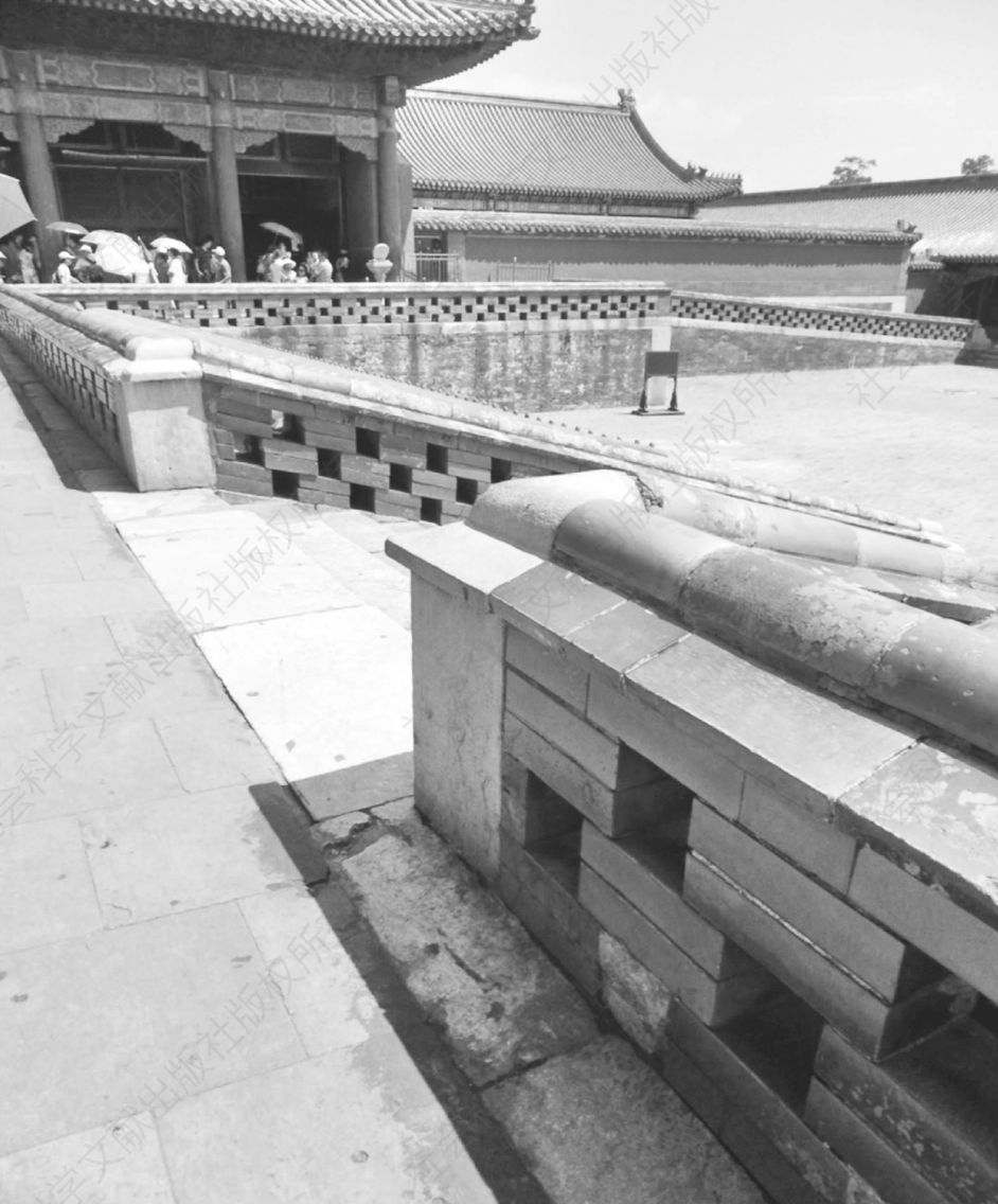 图51 北京故宫内廷乾清宫、坤宁宫位于2米高的台基之上
