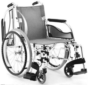 图3 松永铝合金轮椅自走型（背折叠）