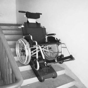 图8 履带式爬楼轮椅