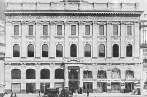 涅瓦大街48号的法国银行“里昂信贷”圣彼得堡分行