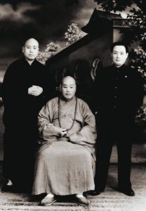 1953 年5 月，赵朴初与圆瑛法师、明旸法师合影。