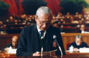 1989 年3 月25 日，赵朴初在全国政协七届二次会议上发言。