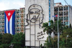 哈瓦那革命广场内政部大楼的切·格瓦拉像（古巴驻华大使馆 供图）