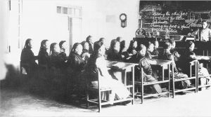 1905年直隶高等工业学堂学生在上机械课
