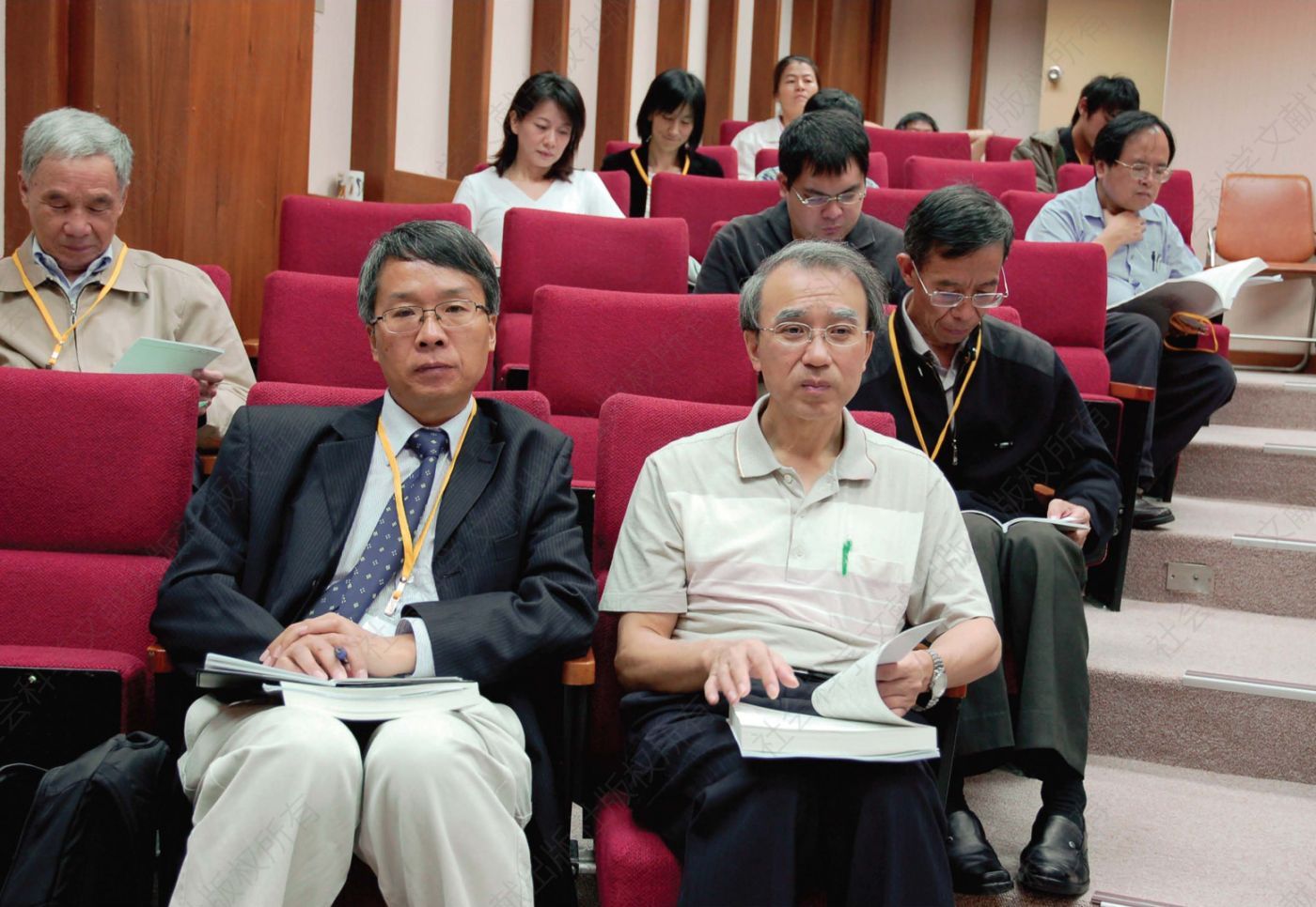 殷墟发掘纪念台北纪念会（2008年，左至右：前往参会的大陆学者杨宝成、陈星灿、刘绪）