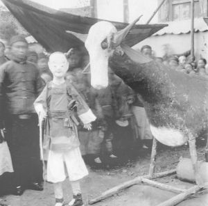 春天的祭牛仪式。那爱德摄，1911年。