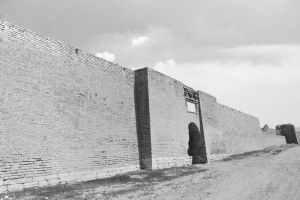 图1-5 广武古城墙遗址（位于今朔州市山阴县，2010年7月拍摄）