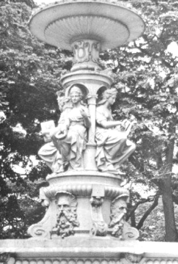 图2 陈金声纪念喷泉上的浮雕美女