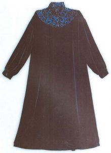 图9-7 回族女子服装