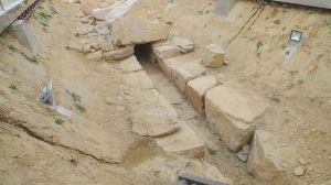 图3-7 国内城西城墙北段发现的石砌排水涵洞