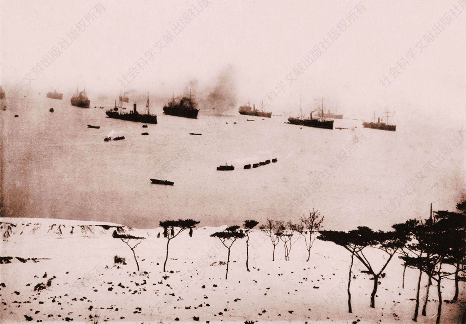 日军在荣城龙睡湾登陆。1895年1月20日。日本从军写真班摄。