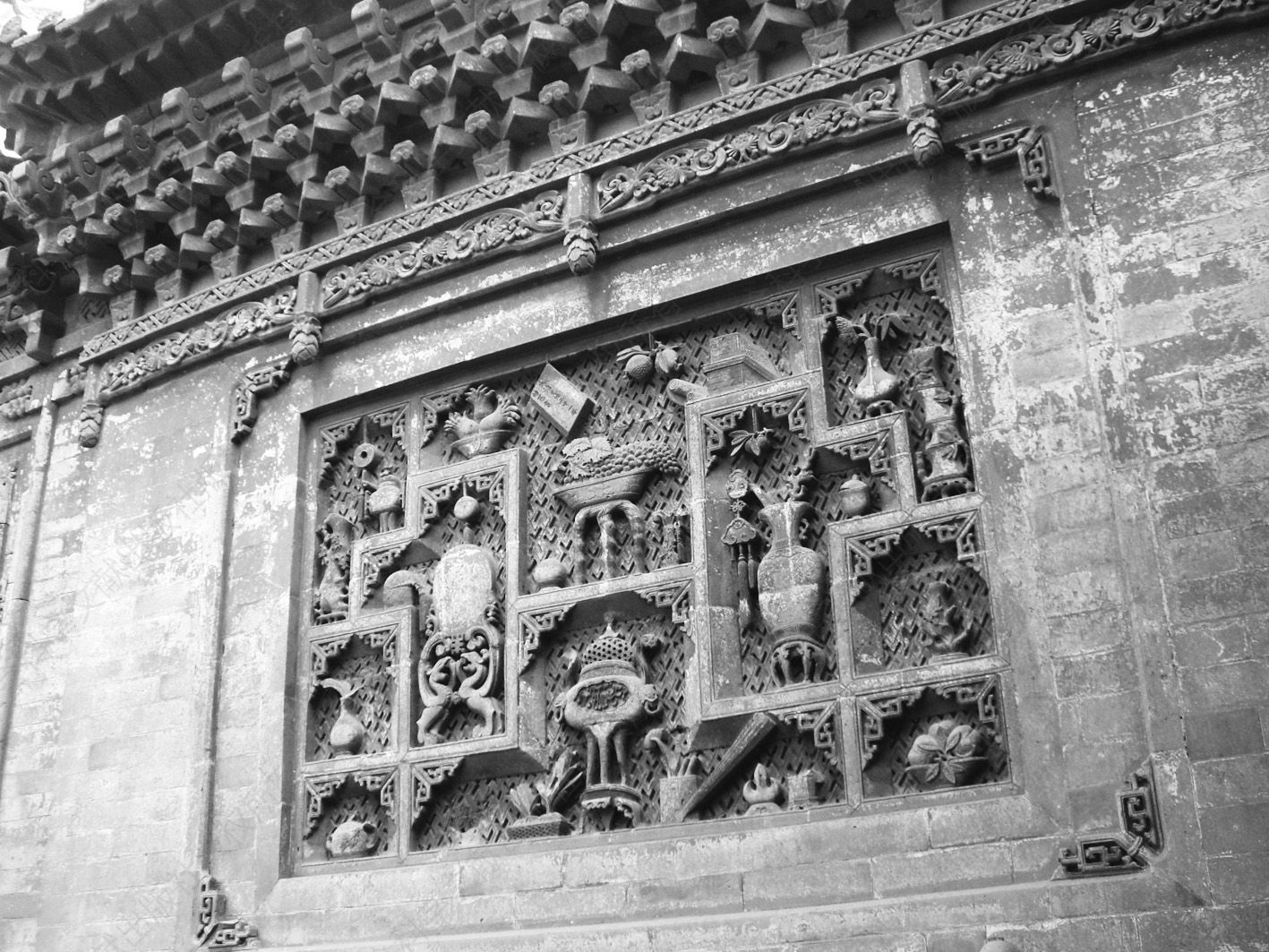图2 鹿龄寺的砖雕（作者自摄）
