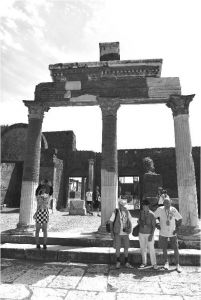 图116 庞贝古城遗存的科林斯柱式